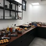 Iron By Moderno Hotell